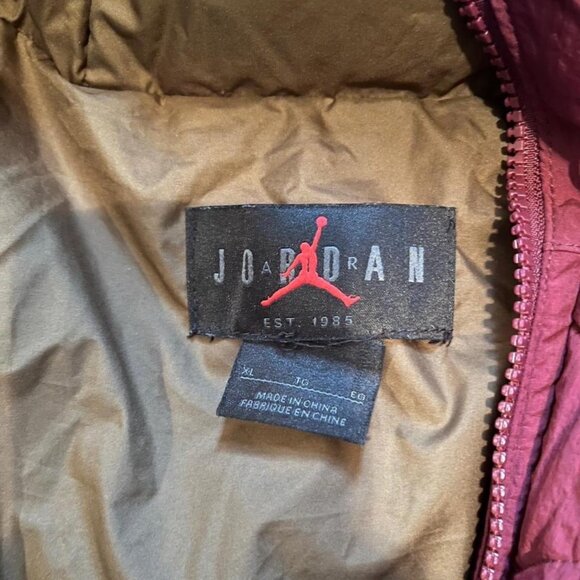 JORDAN AIR ESSENTIAL WINTER JACKET - Picture 3 of 4